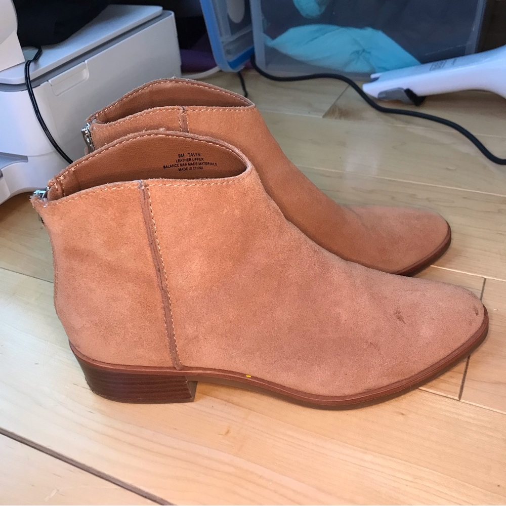 Dolce Vita Sz 9M Tanvin Tan Suede Tassell Zip up ankle booties